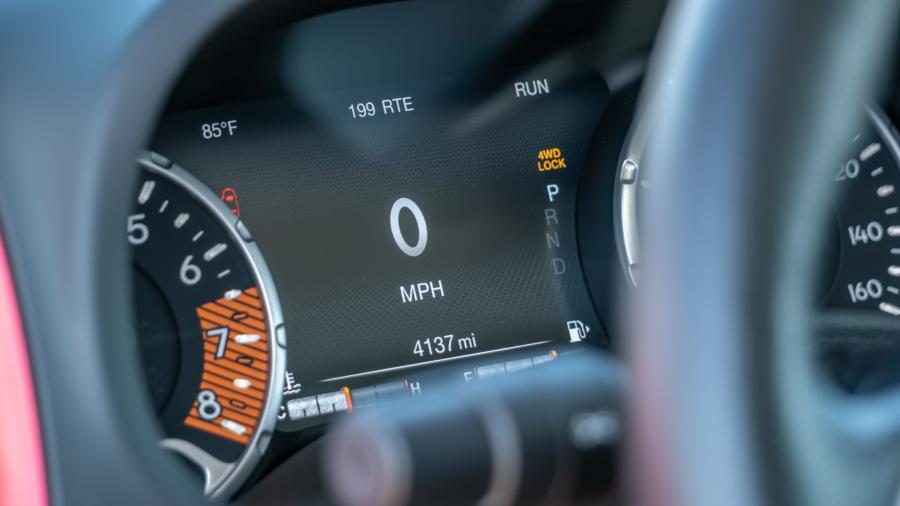 Панель приборов Jeep Renegade Trailhawk (BU) 2018 года  (NA) (фото 39 из 40)